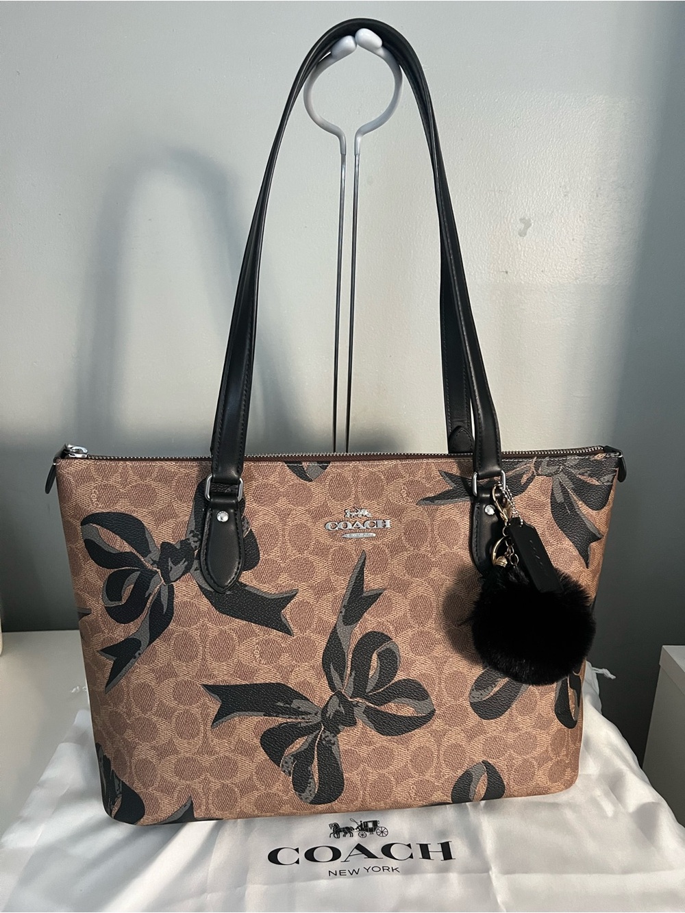 Coach Gallery Tote Bag Signature Canvas & Leather With Bow  Print